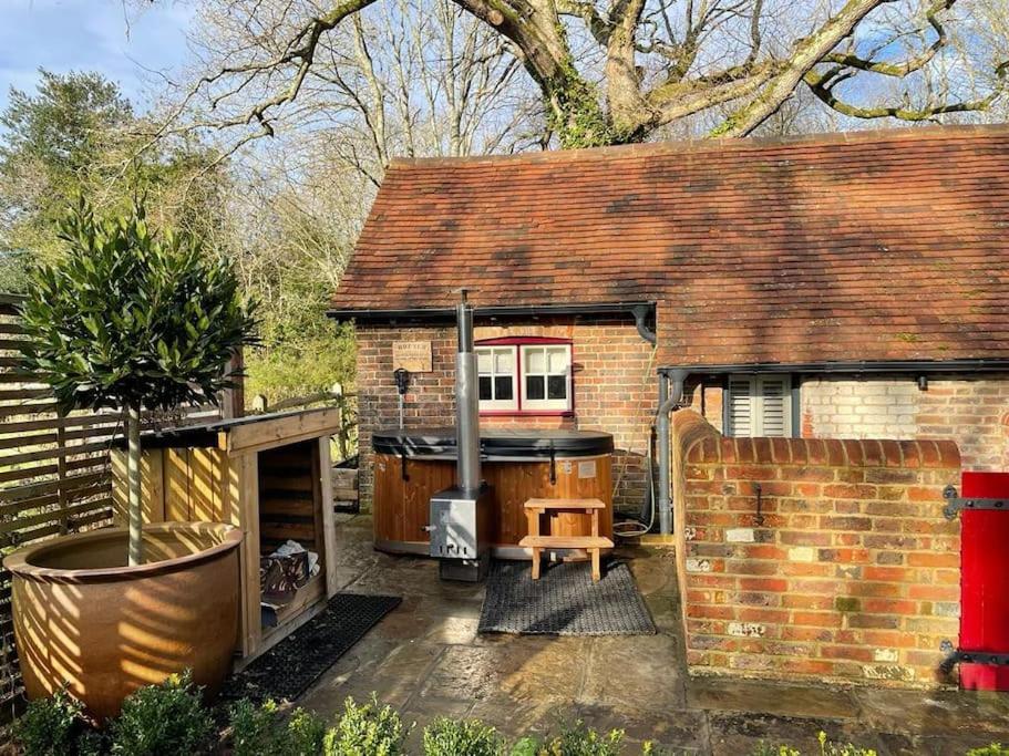 The Piggery Villa Cowfold Exterior photo