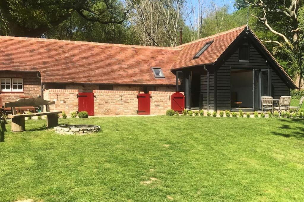 The Piggery Villa Cowfold Exterior photo